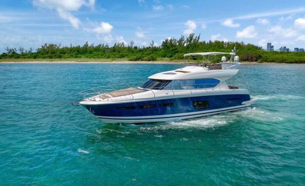 2010 Azimut 60' Fly Bridge