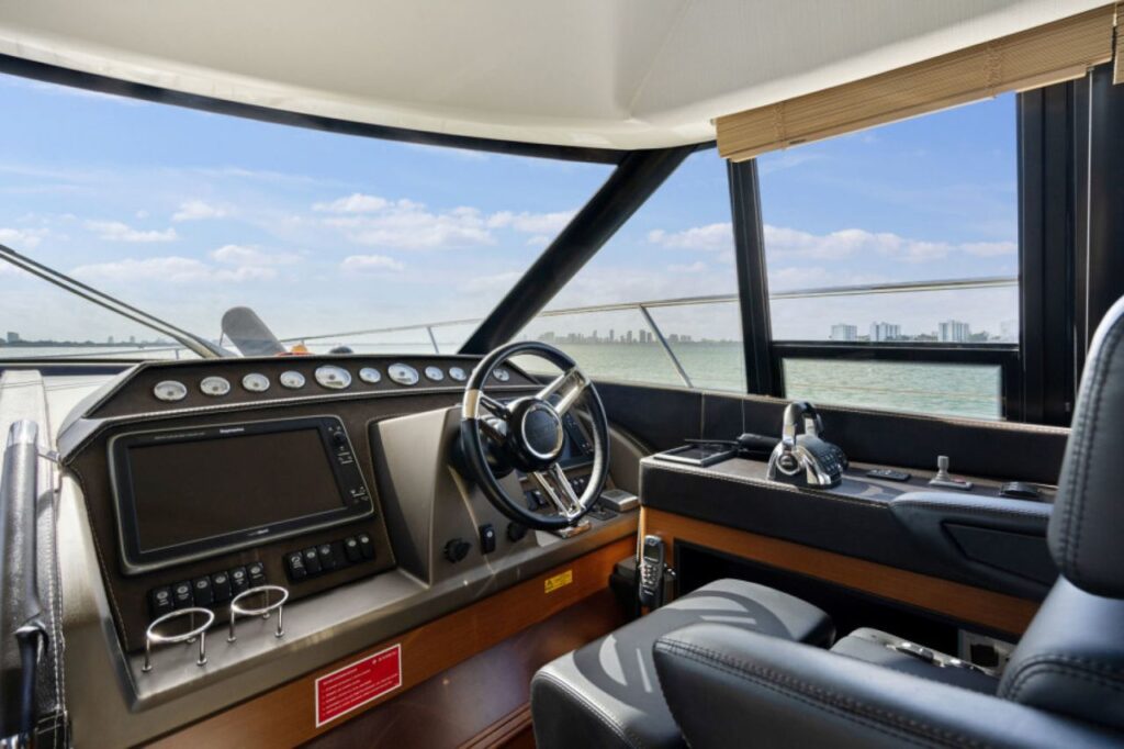 2010 Azimut 60' Fly Bridge